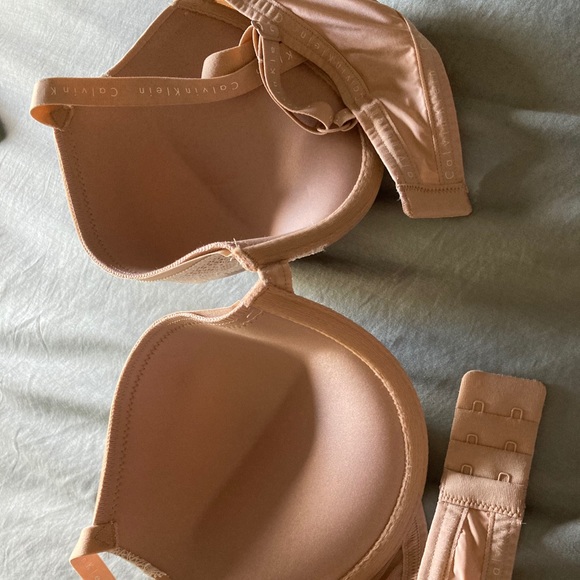 Brand New Calvin Klein bra w/tags - Picture 2 of 3